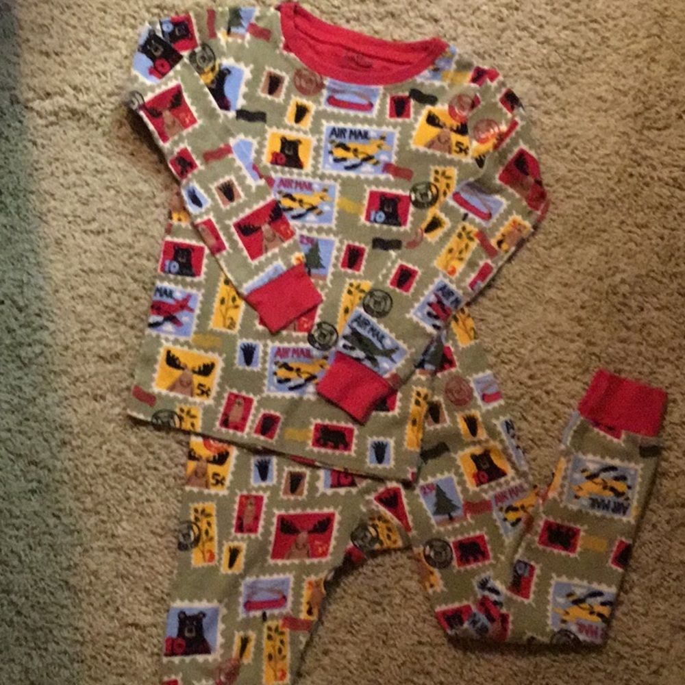 Boys size 5 Hatley 2-piece long-sleeve Pajama